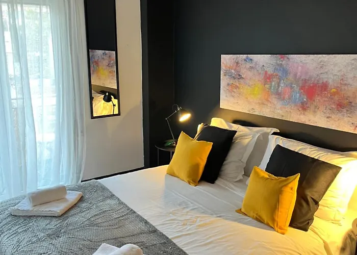 Home Plus Psirri Apartment