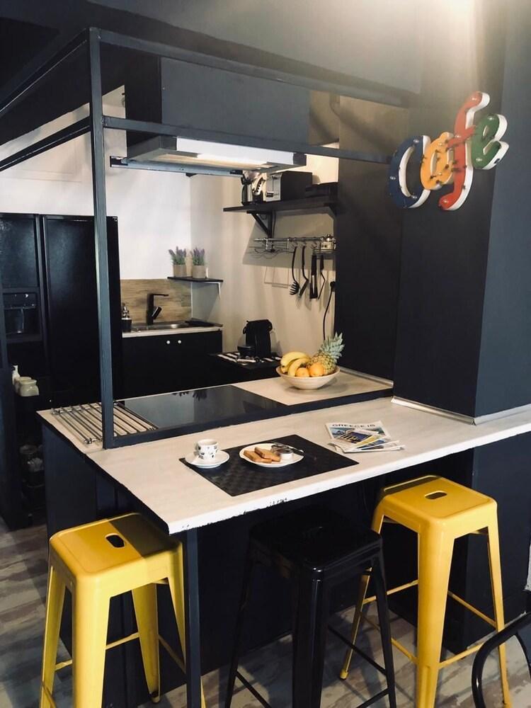 Psirri Apartment